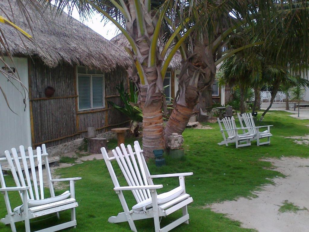 Las Cabanas Del Doctor Mahahual Exterior photo
