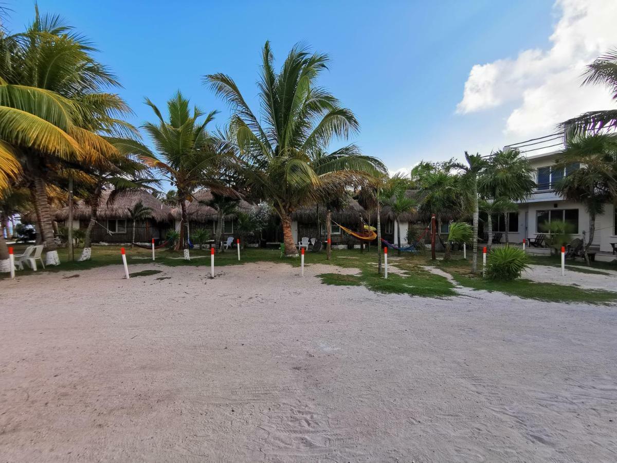 Las Cabanas Del Doctor Mahahual Exterior photo