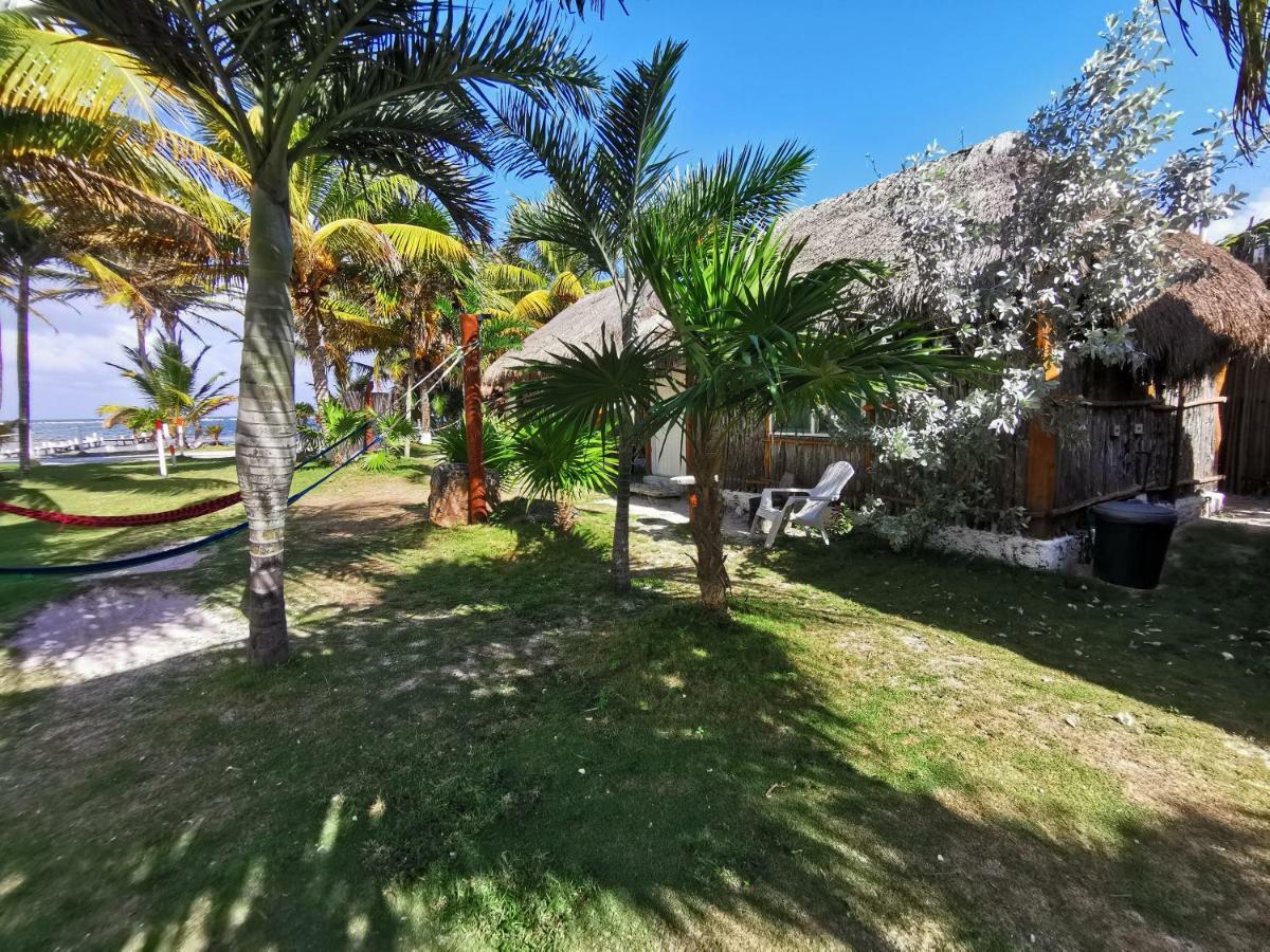 Las Cabanas Del Doctor Mahahual Exterior photo