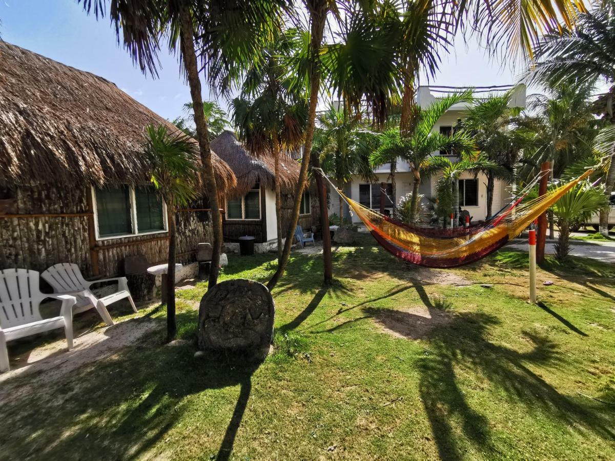Las Cabanas Del Doctor Mahahual Exterior photo